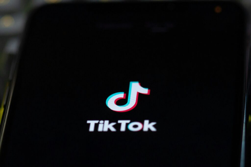 TikTok運用代行の主なサービス内容について